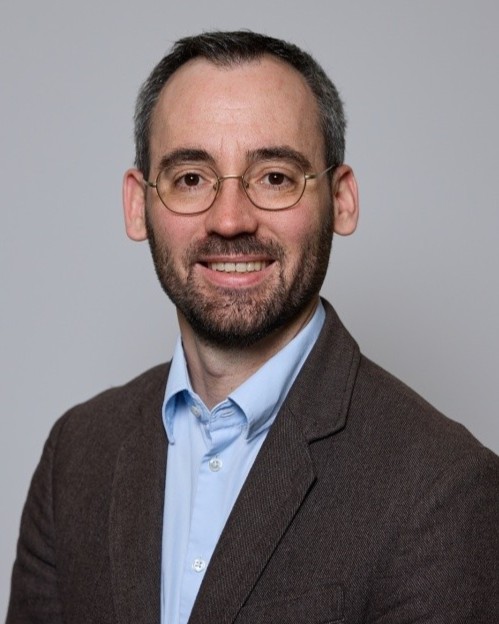 Dr. Lukas Glaus