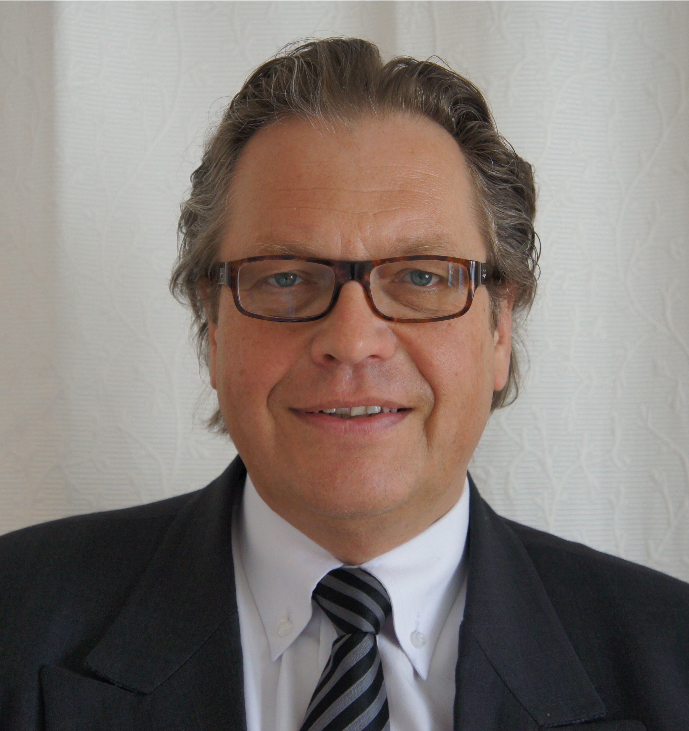  Prof. em. Dr.-Ing. Lutz Nolte