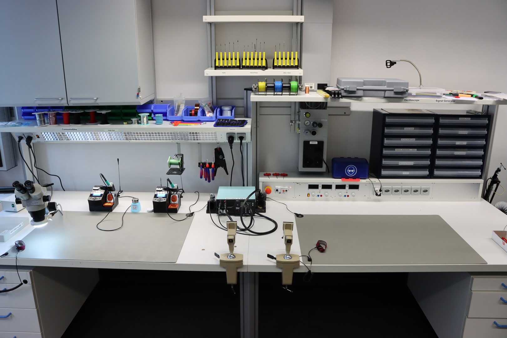 E-Lab solder and measurement workplaces